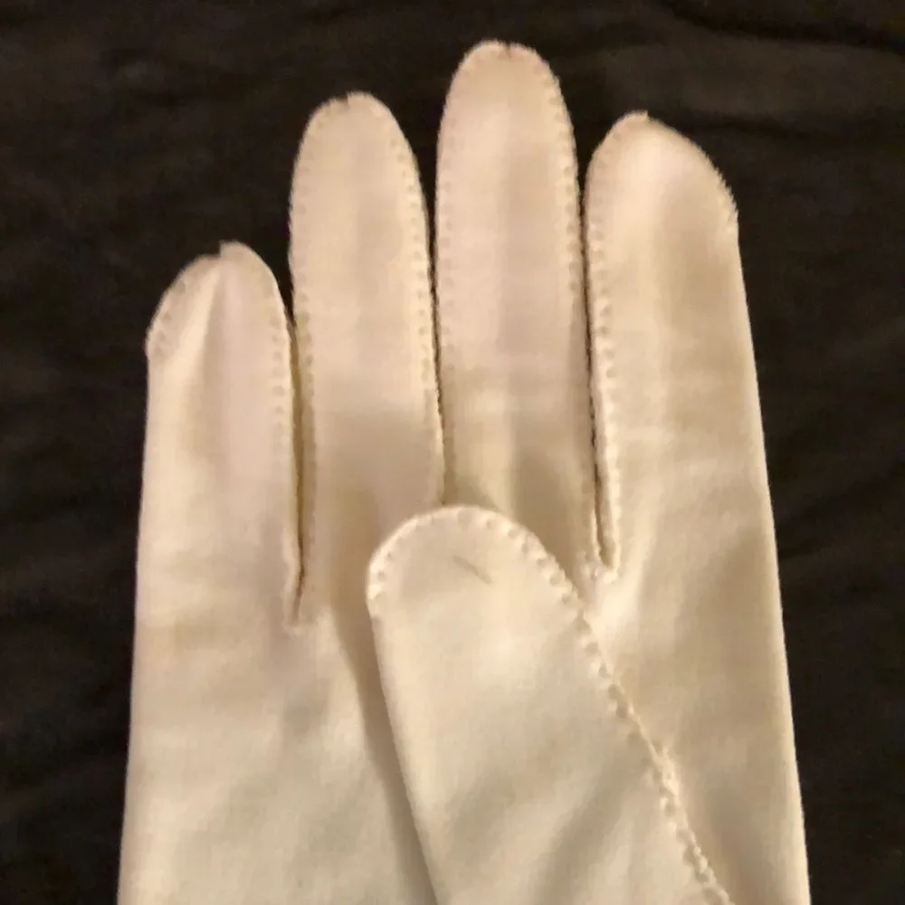 Vintage White Ladies Gloves With Clear Beading